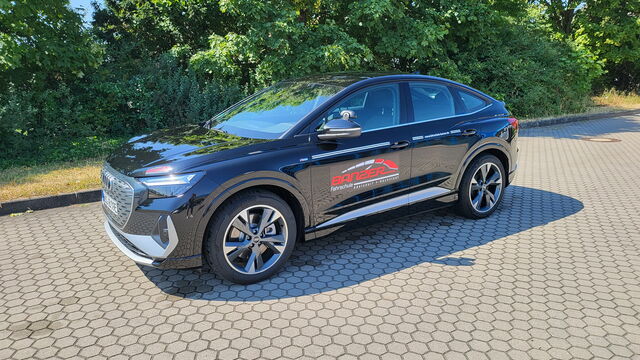 Fahrschulauto Audi Q4
